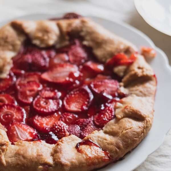 Caramel Apple Dessert Pizza